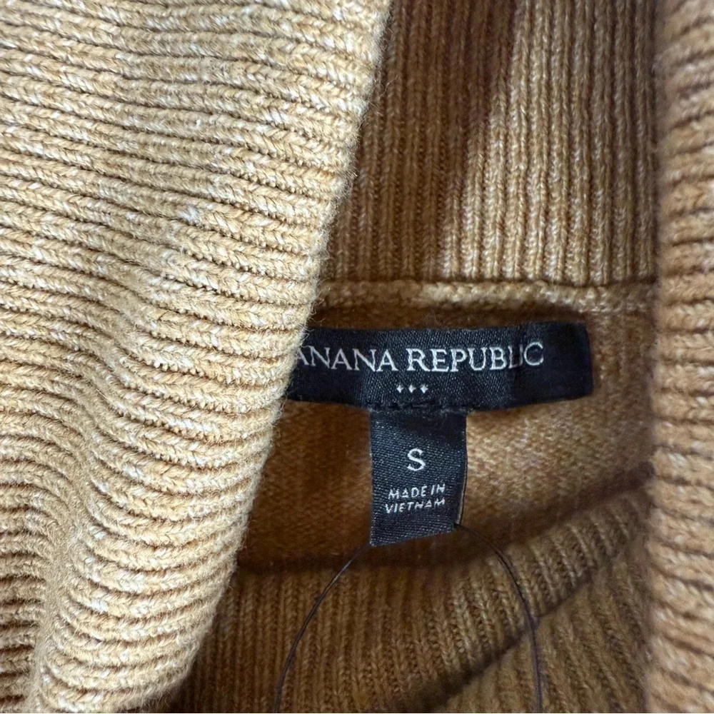 Banana republic turtleneck soft pullover sweater NWT Size: S